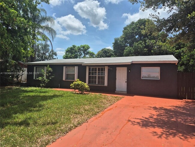 2321 SW 43rd Way in Fort Lauderdale, FL - Foto de edificio - Building Photo