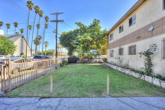 456 E Adams Blvd in Los Angeles, CA - Building Photo - Building Photo