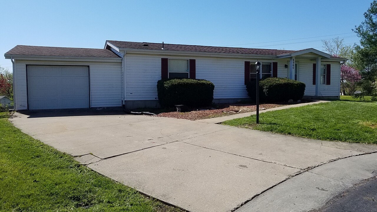 4960 N Burning Bush Ct in Columbia, MO - Building Photo
