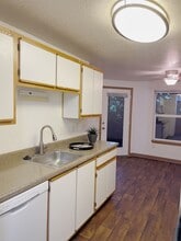 15370 Bangy Rd in Lake Oswego, OR - Building Photo - Building Photo