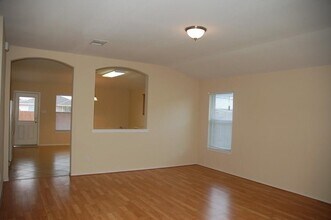 222 Mossy Rock Dr in Hutto, TX - Building Photo - Building Photo