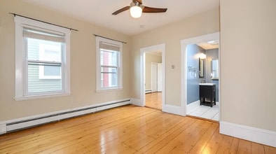 133 Otis St, Unit 2A in Cambridge, MA - Foto de edificio - Building Photo