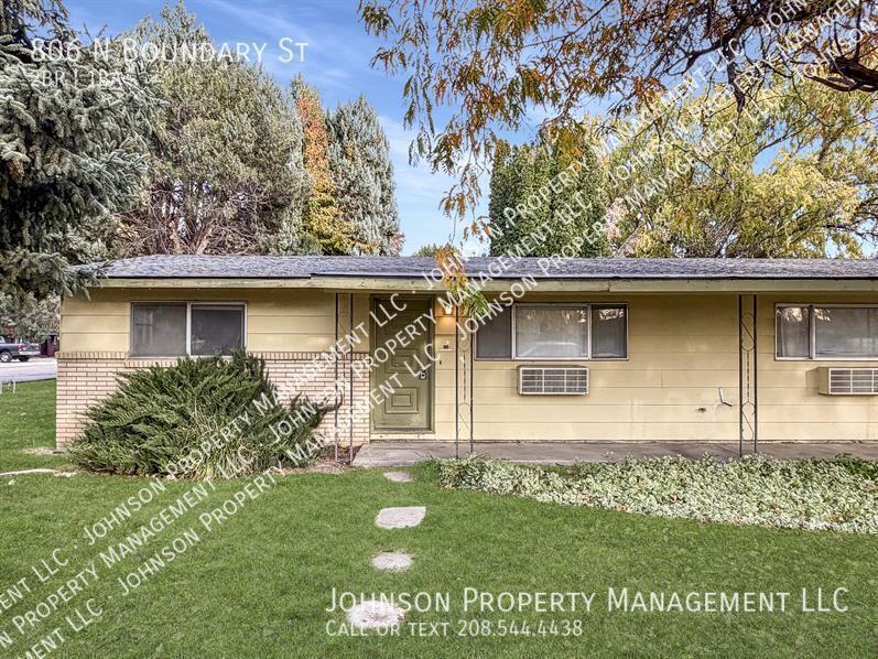806 N Boundary St in Nampa, ID - Building Photo