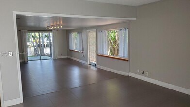 2025 NE 24th St in Wilton Manors, FL - Building Photo - Building Photo