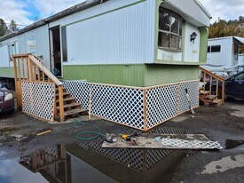 5461 SW Grange Rd in Roseburg, OR - Building Photo