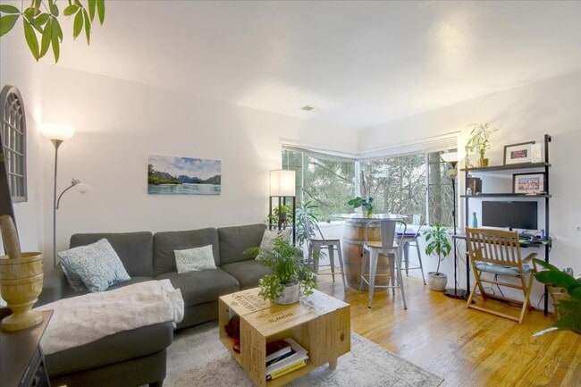 2096 Yale St, Unit 2096 in Palo Alto, CA - Building Photo - Building Photo