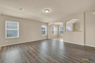 1512 Doncaster Dr in Seguin, TX - Building Photo - Building Photo