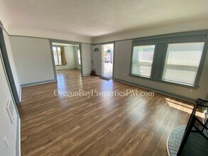 552 Johnson Ave in Coos Bay, OR - Building Photo - Building Photo