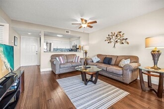 6826 Stonesthrow Cir N in St. Petersburg, FL - Building Photo - Building Photo