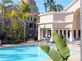 3927 Nobel Dr, Unit 48 in San Diego, CA - Building Photo