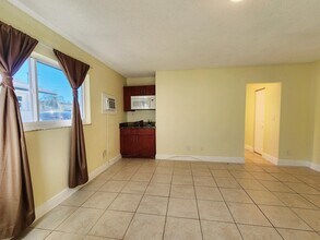 4471 SW 54th Ct in Dania Beach, FL - Building Photo - Building Photo