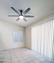 9207 W St John Rd in Peoria, AZ - Foto de edificio - Building Photo