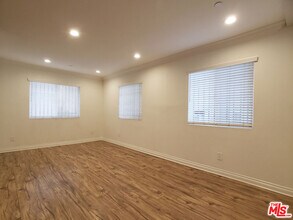 1144 S Mariposa Ave in Los Angeles, CA - Building Photo - Building Photo