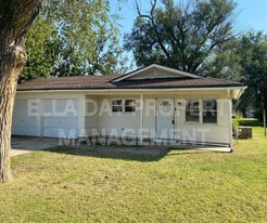 1620 S Edwards St in Wichita, KS - Building Photo