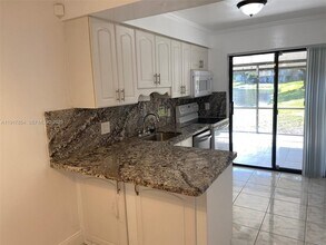 200 Wimbledon Lakes Dr in Plantation, FL - Building Photo - Building Photo
