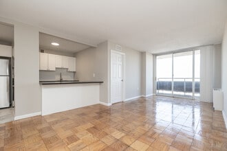 Eighty Two Hundred in Bethesda, MD - Foto de edificio - Interior Photo