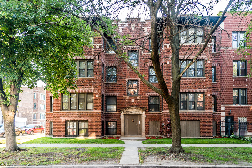 7801 S Cornell Ave in Chicago, IL - Building Photo