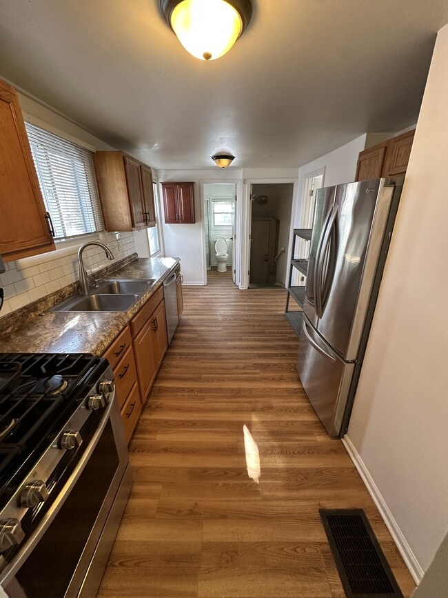 215 Dunlap St in Lansing, MI - Building Photo - Building Photo