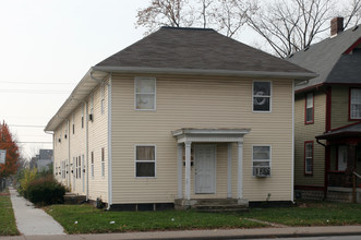 3835 E Washington St in Indianapolis, IN - Foto de edificio - Building Photo