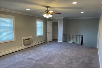 9 Pickwick Ln in North Babylon, NY - Building Photo - Building Photo