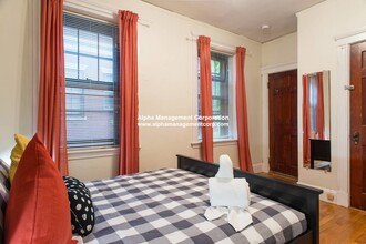 1249 Beacon St, Unit 3 in Brookline, MA - Foto de edificio - Building Photo