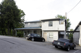 Crescent South Apt in Knoxville, TN - Foto de edificio - Building Photo