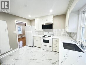 169 Chapel St in Kitchener, ON - Building Photo - Building Photo