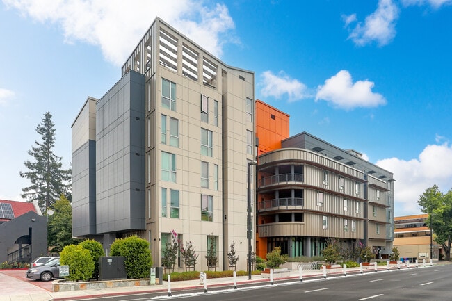Luna Vista in Mountain View, CA - Building Photo - Primary Photo