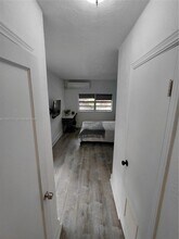 1050 NE 82nd St in Miami, FL - Foto de edificio - Building Photo