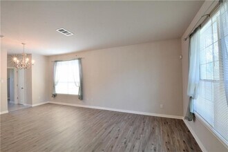 8000 Tonkinese Dr in Round Rock, TX - Building Photo - Building Photo
