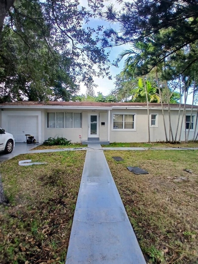 5759 SW 61st St in Miami, FL - Building Photo - Building Photo