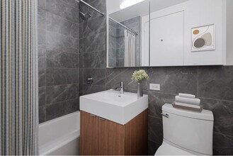 301 E 94th St in New York, NY - Building Photo - Building Photo