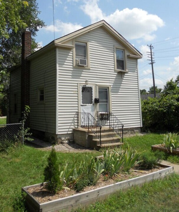 206 N Lincoln St in Ypsilanti, MI - Building Photo
