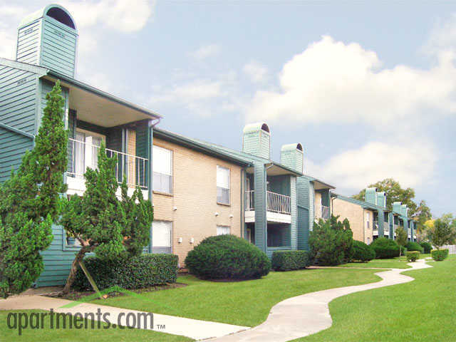 Greentree Apartments in Pasadena, TX - Building Photo