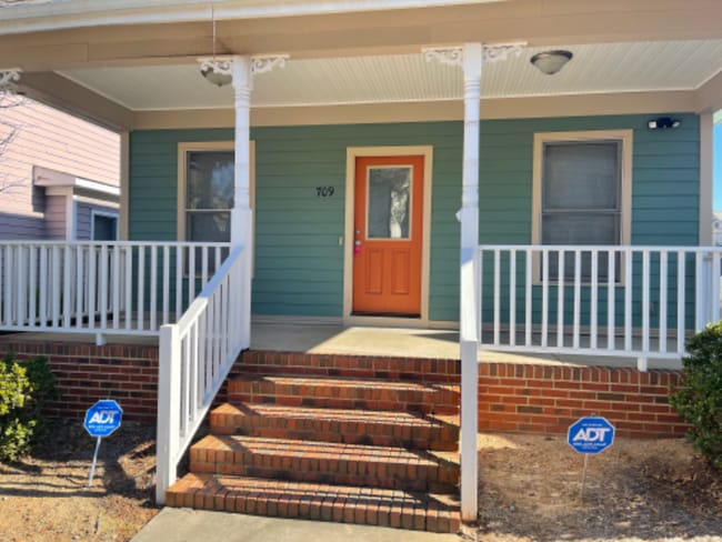 709 Integrity Oaks Dr in Greensboro, NC - Foto de edificio - Building Photo