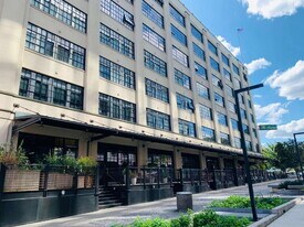 1400 NW Irving St in Portland, OR - Building Photo