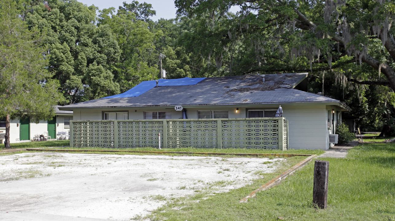 231-247 SE Brown St in Lake City, FL - Building Photo