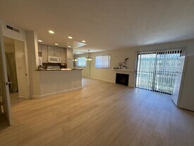 4322 Matilija Ave, Unit 07 in Los Angeles, CA - Building Photo