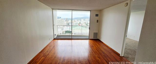 400 Hobron Ln in Honolulu, HI - Building Photo