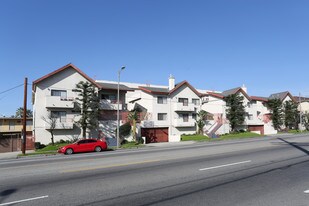 Desoto Pines in Canoga Park, CA - Building Photo