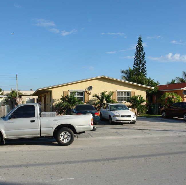 10861 SW 7th St in Miami, FL - Building Photo - Building Photo