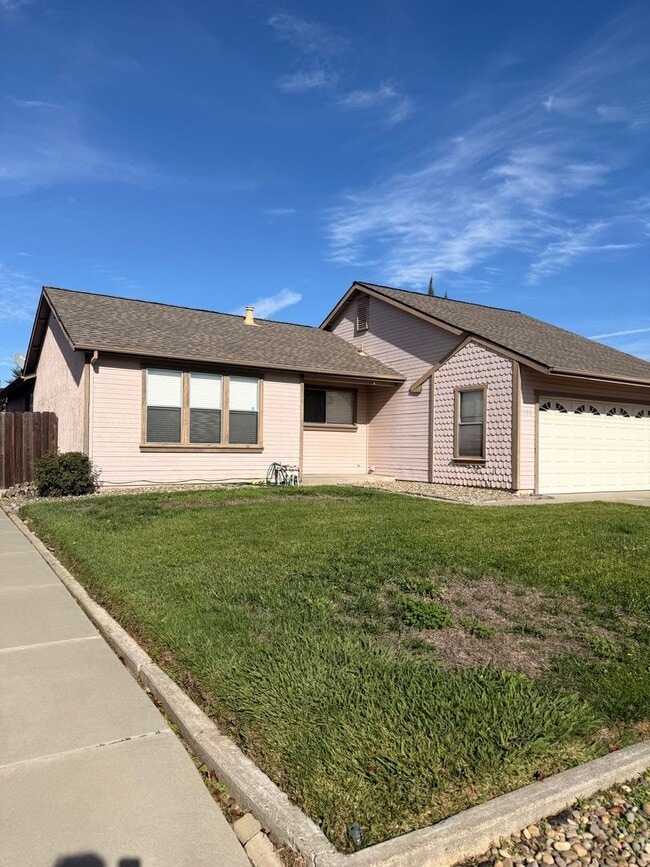 1506 Casa Loma Way in Suisun City, CA - Building Photo - Building Photo