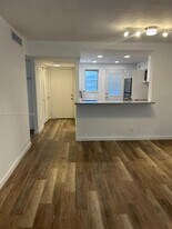 500 NE 12th Ave in Hallandale Beach, FL - Building Photo