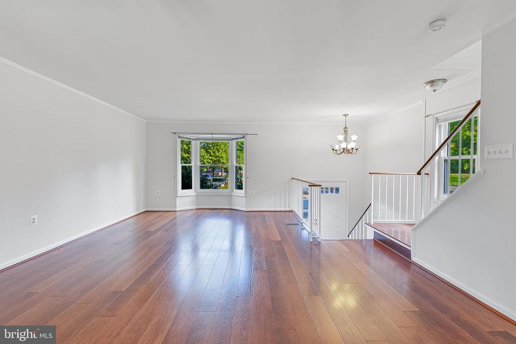 7353 St Thomas Loop in Manassas, VA - Building Photo