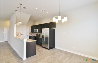311 Creekside Curve in New Braunfels, TX - Building Photo - Building Photo