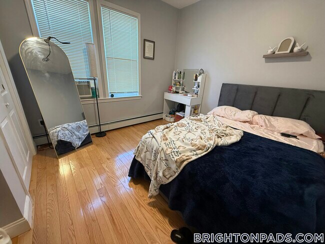 29 Waverly St, Unit 2