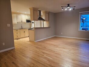 246 Seaside Ave in Stamford, CT - Building Photo - Building Photo