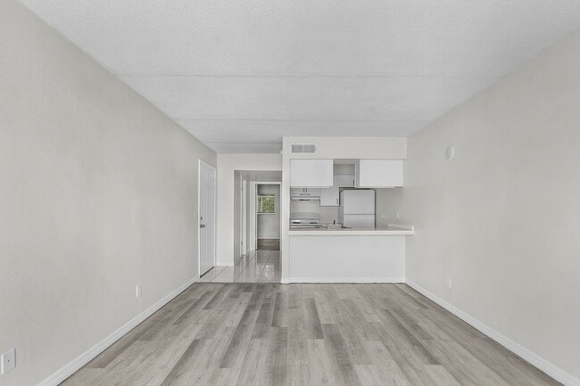 The Lakeside at 2315