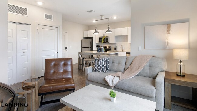 5885 Lakehurst Dr, Unit 1237