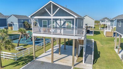 1079 Cedar Ln in Gilchrist, TX - Building Photo - Building Photo